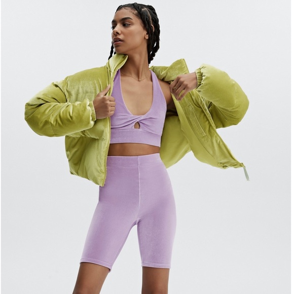 Fabletics - Wander Velour Puffer
Jacket - 1X (16-18) - Golden Leaf Green - Picture 2 of 10